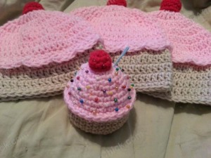 Sweet Oversized Cupcake Pincushion Crochet Pattern (6)