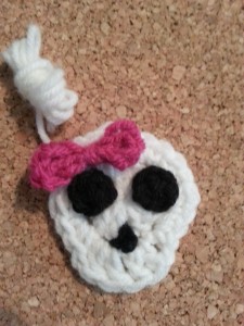 Easy Girly Skull with Bow Applique Crochet Pattern